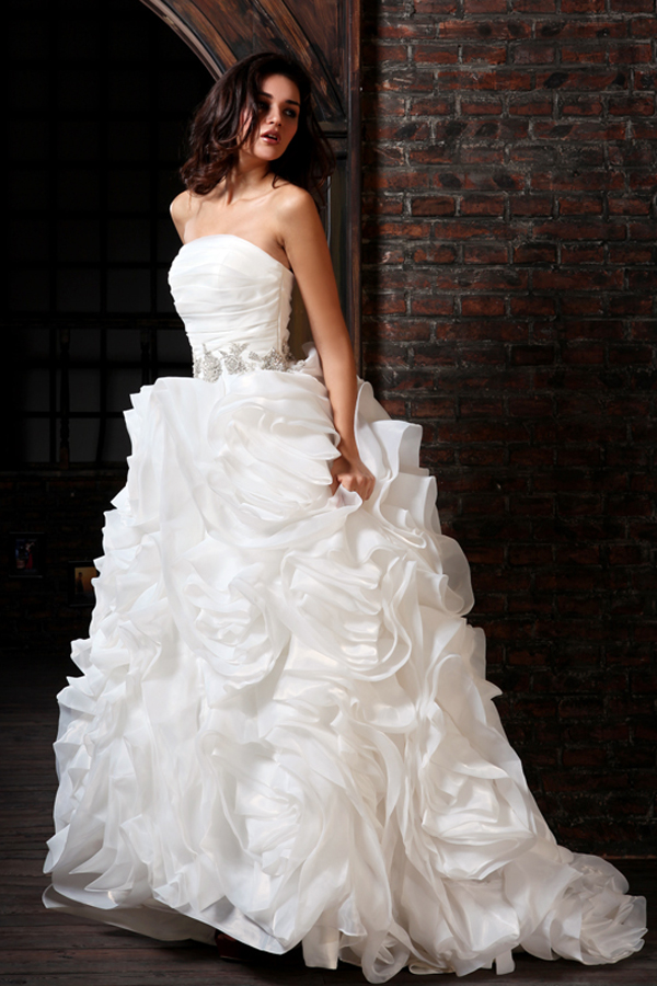 Deluxe Strapless Ruffled Organza Wedding Gown - Click Image to Close